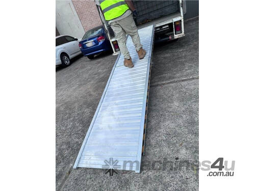 caption 4m x 800mm 400kg Folding Walk Ramps