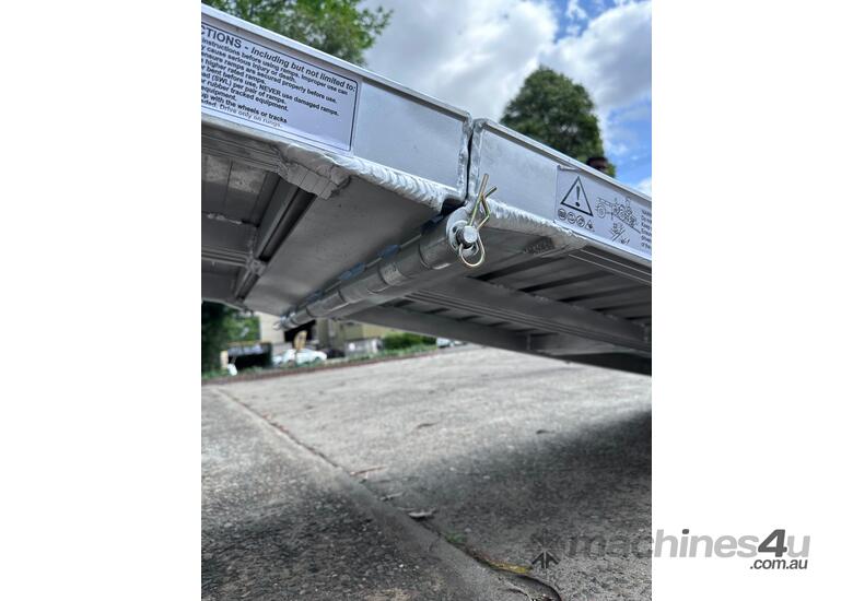 caption 4m x 800mm 400kg Folding Walk Ramps