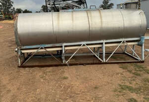 (8622) 6080 Litre stainless steel tank mounted to frame (Griffith, NSW)