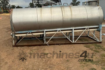 (8622) 6080 Litre stainless steel tank mounted to frame (Griffith, NSW)