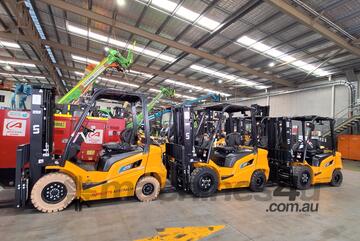 UN Forklift 2.5T Gas - EXCLUSIVE BRAND   F SERIES WITH A 4.5M MAST!!