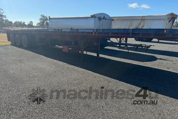 Trailer Flat Top Moore Lead 3 way twist locks Tri 45ft 1TOY212 SN1698 Trailer Flat Top Moore Lead 3 way twist locks Tri 45ft 1TOY212 SN1698