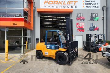 Toyota Forklift 4.5T Diesel Dual Wheel Wide Carriage with Tyne Positioners