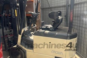 Crown 50SCTT276 4 Wheel Counter Balanced Electric Ride On FORKLIFT - only 2772 hours