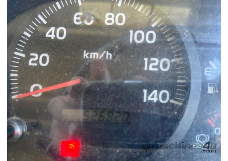 caption 2010 Hino 500 1727 GH Refrigerated Pantech