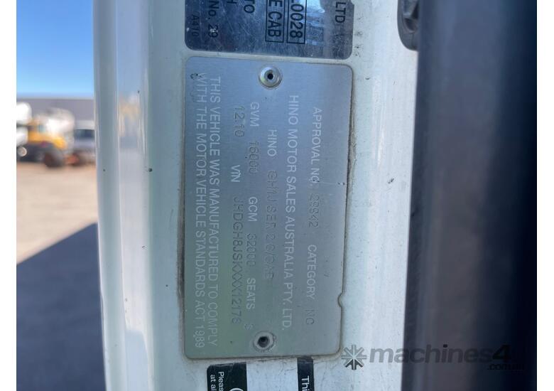 caption 2010 Hino 500 1727 GH Refrigerated Pantech