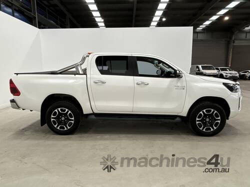 caption 2020 Toyota Hilux SR5 4x4 Dual Cab Utility (Diesel) (Auto) (Ex Lease) (Plates & Rego To All Buyers)