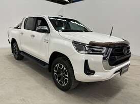 2020 Toyota Hilux SR5 4x4 Dual Cab Utility (Diesel) (Auto) (Ex Lease) (Plates & Rego To All Buyers) - picture0' - Click to enlarge