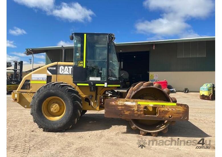 caption 2010 Caterpillar Cp533e