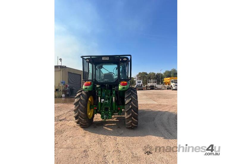 John Deere 5125R Utility Tractor