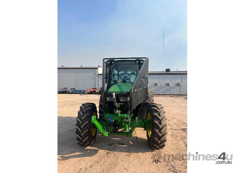 John Deere 5125R Utility Tractor