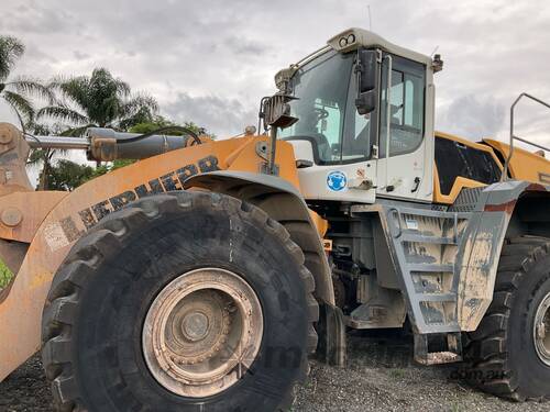 2017 Liebherr L586 4x4 Articulated Front End Loader