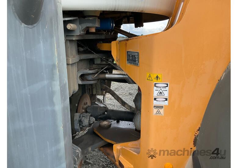 2017 Liebherr L586 4x4 Articulated Front End Loader