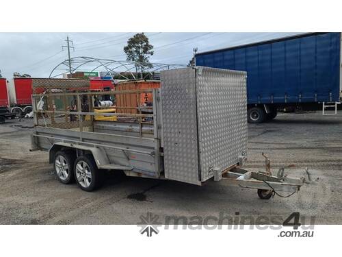 caption AUX Trailers Manufacturing 12X5