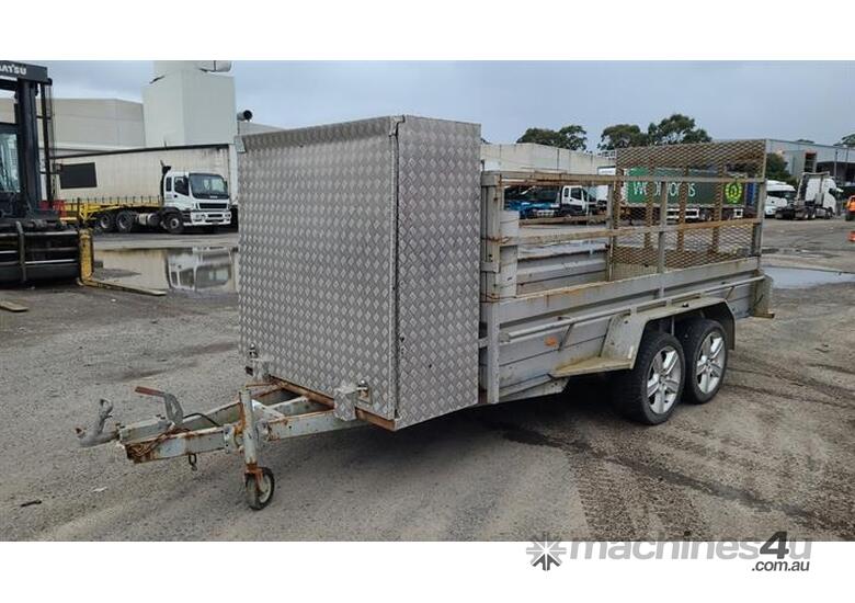 caption AUX Trailers Manufacturing 12X5