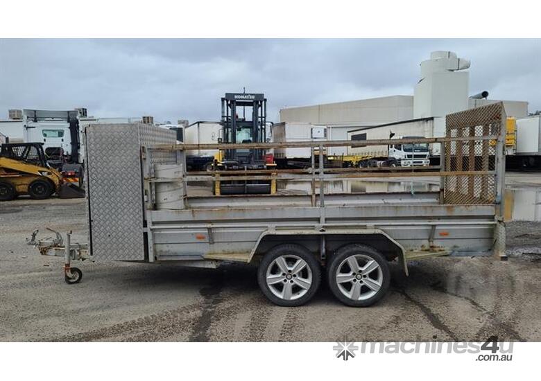 caption AUX Trailers Manufacturing 12X5