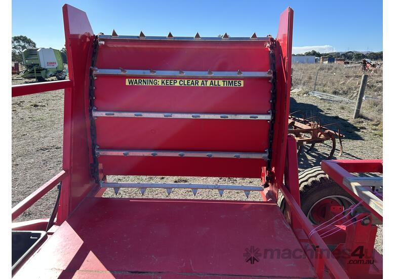 caption Willies Manufacturing Pa-Mick Bale Feeder