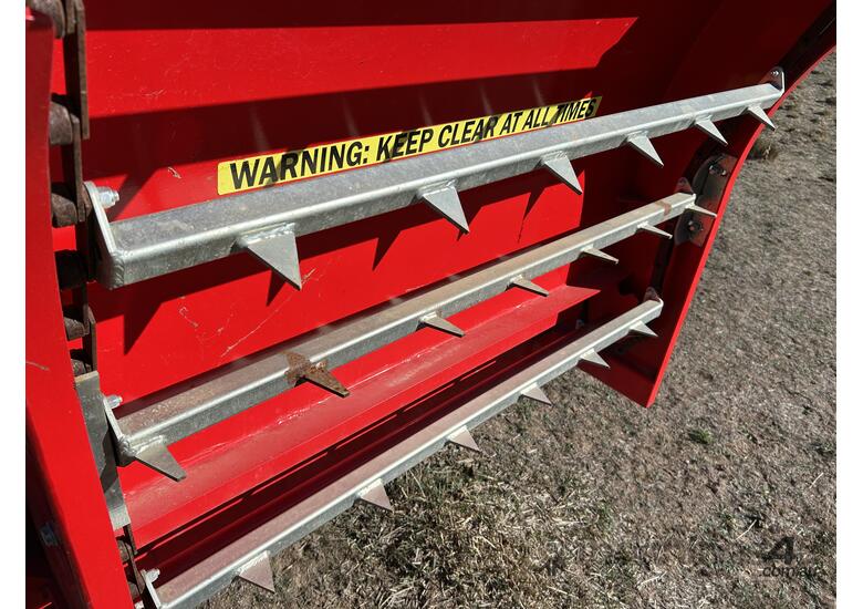 caption Willies Manufacturing Pa-Mick Bale Feeder