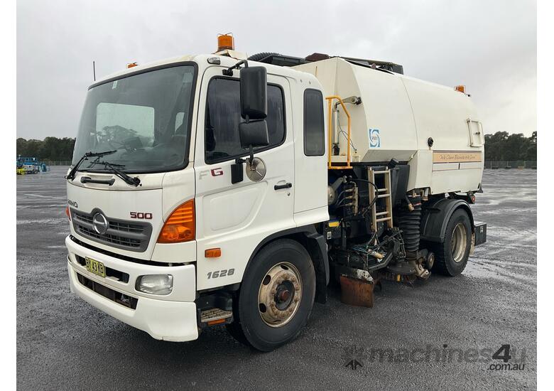 2014 Hino FG 500 1628 Dual Control Road Sweeper