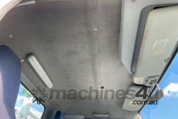 2010 Mitsubishi Canter L7/800 Table Top (Day Cab)