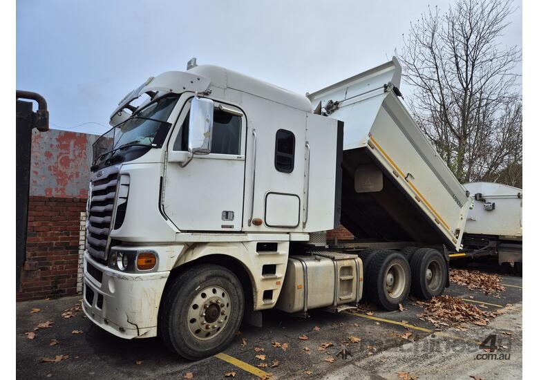 caption 2013 FREIGHTLINER Argosy Tipper