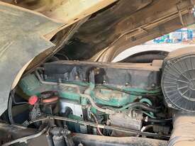 2004 Volvo FM9 Tipper Water Cart - picture1' - Click to enlarge