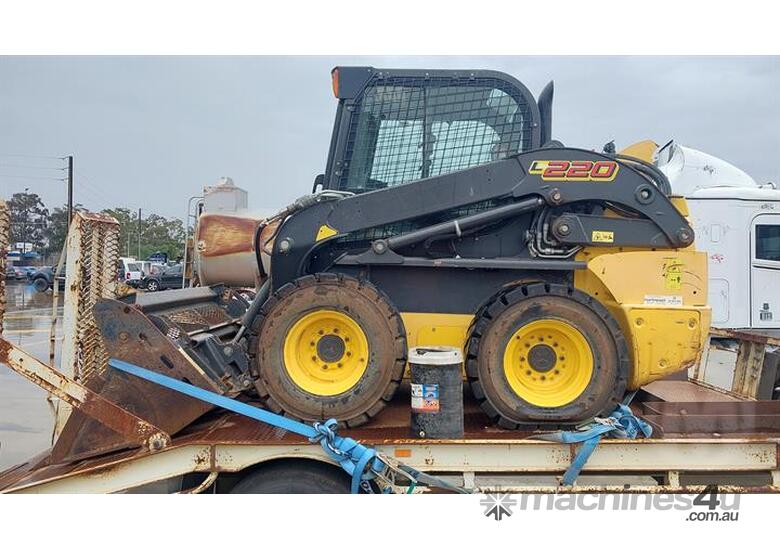 New Holland L220