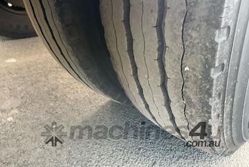 2011 Krueger ST-3-38 Tri Axle Flat Top Curtainsider A Trailer