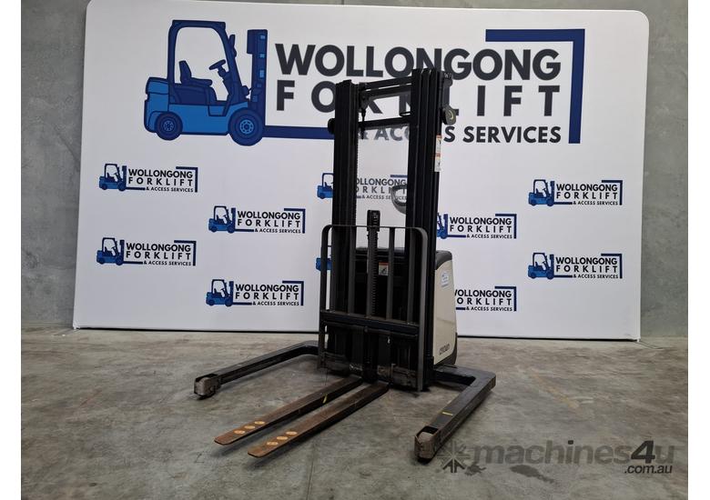 Wollongong Forklift: Crown ST3020TT4250. 1T, Electric, 3-Stage Mast, 4.25m Lift!