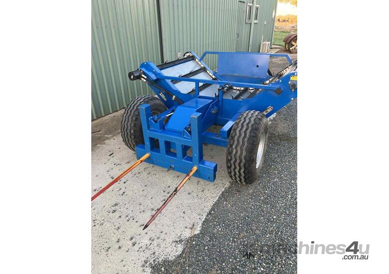 caption MCINTOSH ROUND BALE FEED OUT CART