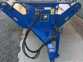 MCINTOSH ROUND BALE FEED OUT CART - picture1' - Click to enlarge