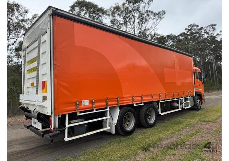 2019 UD Quon, approx. 200k kms, 400hp, auto