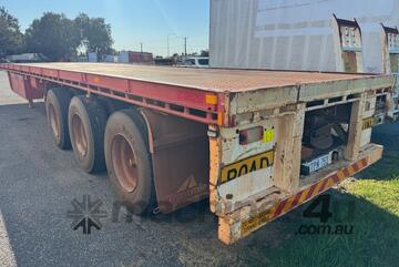 Trailer Flat Top 45ft Maxitrans 3 way twist locks Lead Tri 1TPN753 SN1785 Trailer Flat Top 45ft Maxitrans 3 way twist locks Lead Tri 1TPN753 SN1785