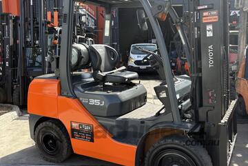 2013 3.5t TOYOTA CONTAINER MAST