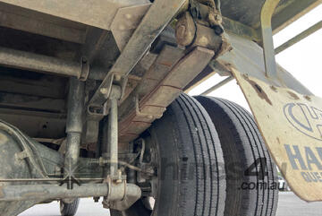 2010 Mitsubishi 7/800 Tipper Crane Truck (Day Cab)