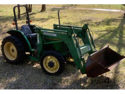 JOHN DEERE 5200 4X4 TRACTOR