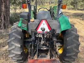 JOHN DEERE 5200 4X4 TRACTOR - picture1' - Click to enlarge