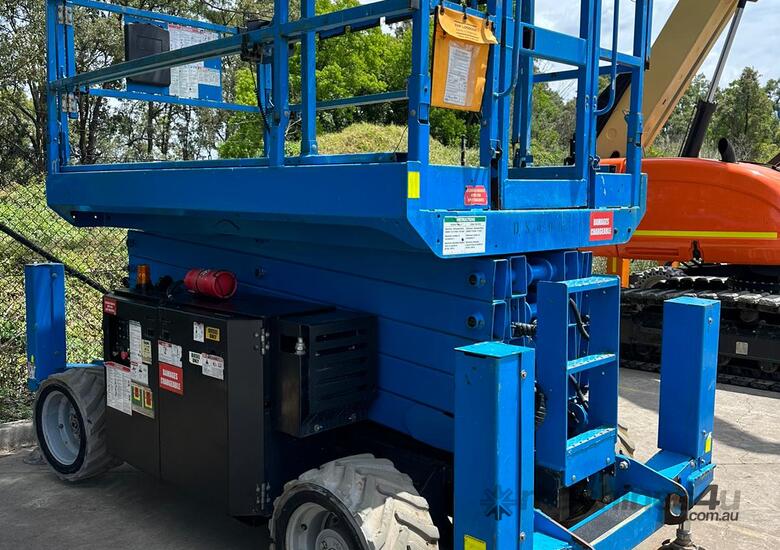 2014 Genie GS4069RT - 40ft Compact Rough Terrain Scissor Lift image 2