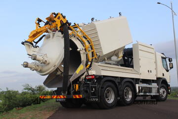 DiggerVac Hydro Excavation 8x4 Trucks