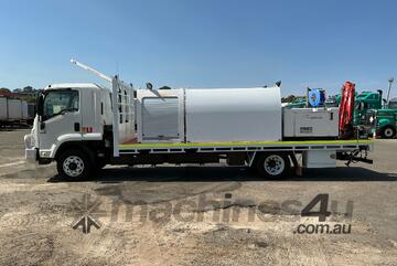 2010 Isuzu FSR850 Service Body Day Cab