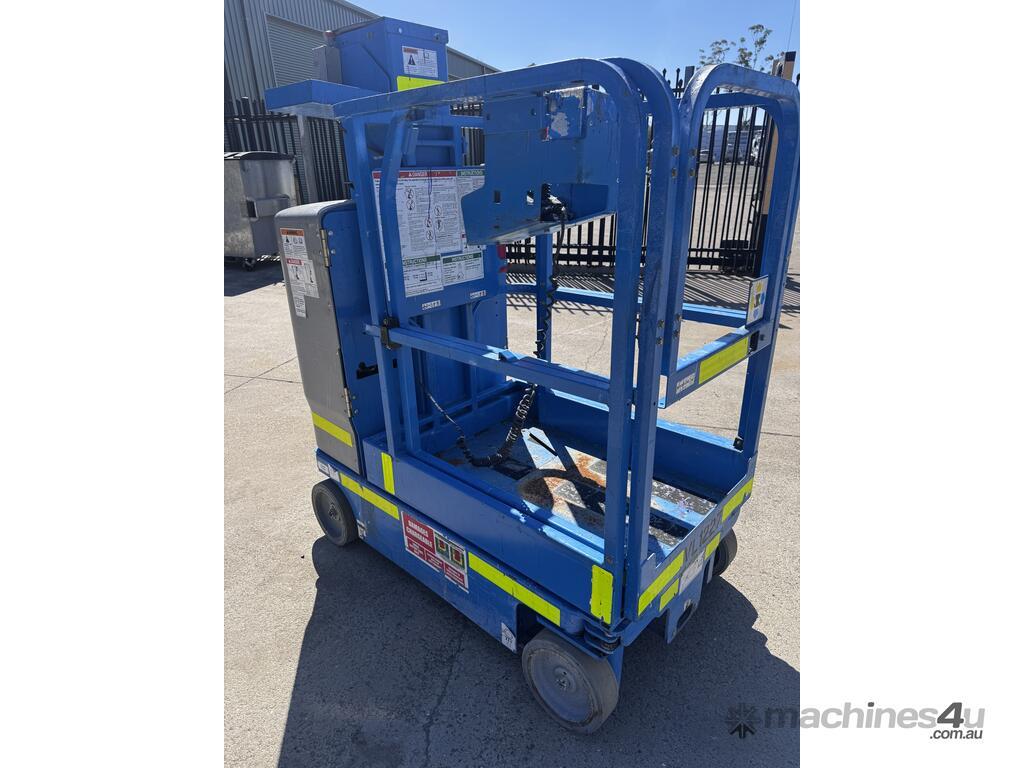2020 Genie GRC12 12 Ft Vertical Lift image 8
