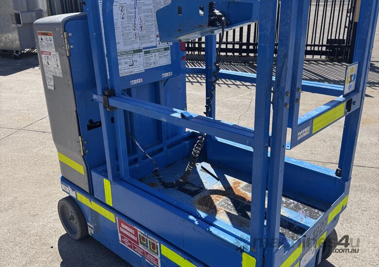 2020 Genie GRC12 12 Ft Vertical Lift image 4