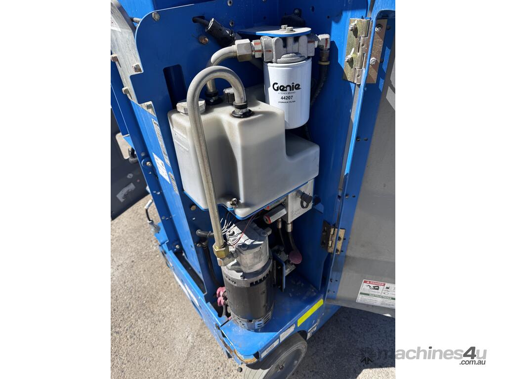 2020 Genie GRC12 12 Ft Vertical Lift image 14