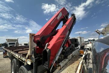 Unknown Make/Model Dual-Axle Flat Deck B Trailer With Crane