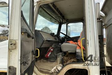 2001 Freightliner FL112 Day Tipper