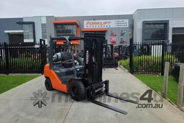 Toyota Forklift 2.5T Container Mast with Tyne Postioners(Unit#: U1004)