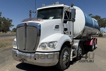 2012 KENWORTH T409 8 x 4 RIGID TANKER