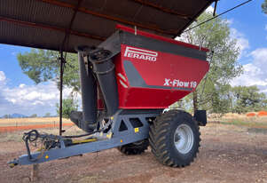 Perard X-Flow 19 Haul Out / Chaser Bin Harvester/Header
