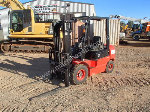 2016 Red Lift 2.5 Ton Forklift