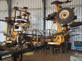 Ezee-on 3550 Seeder Bar Seeding/Planting Equip - picture0' - Click to enlarge